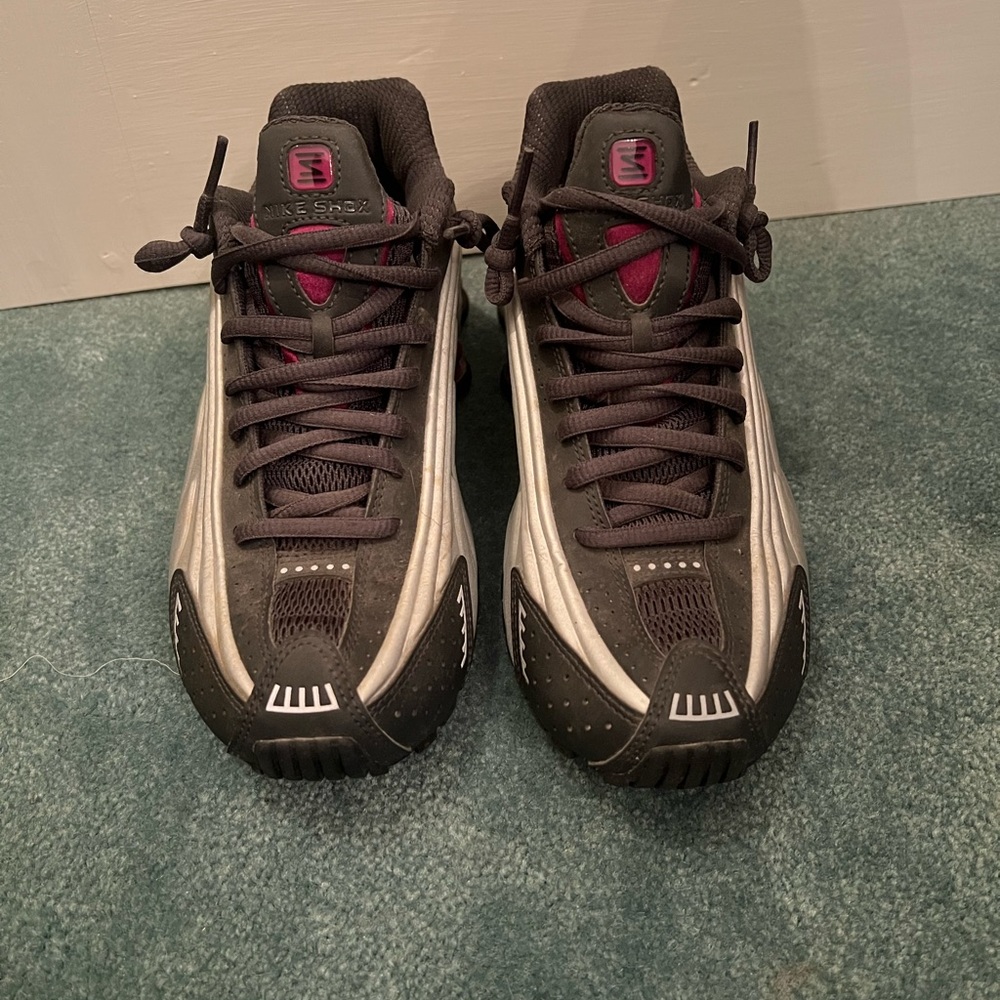 Women’s Nike shock sneakers. Size 8